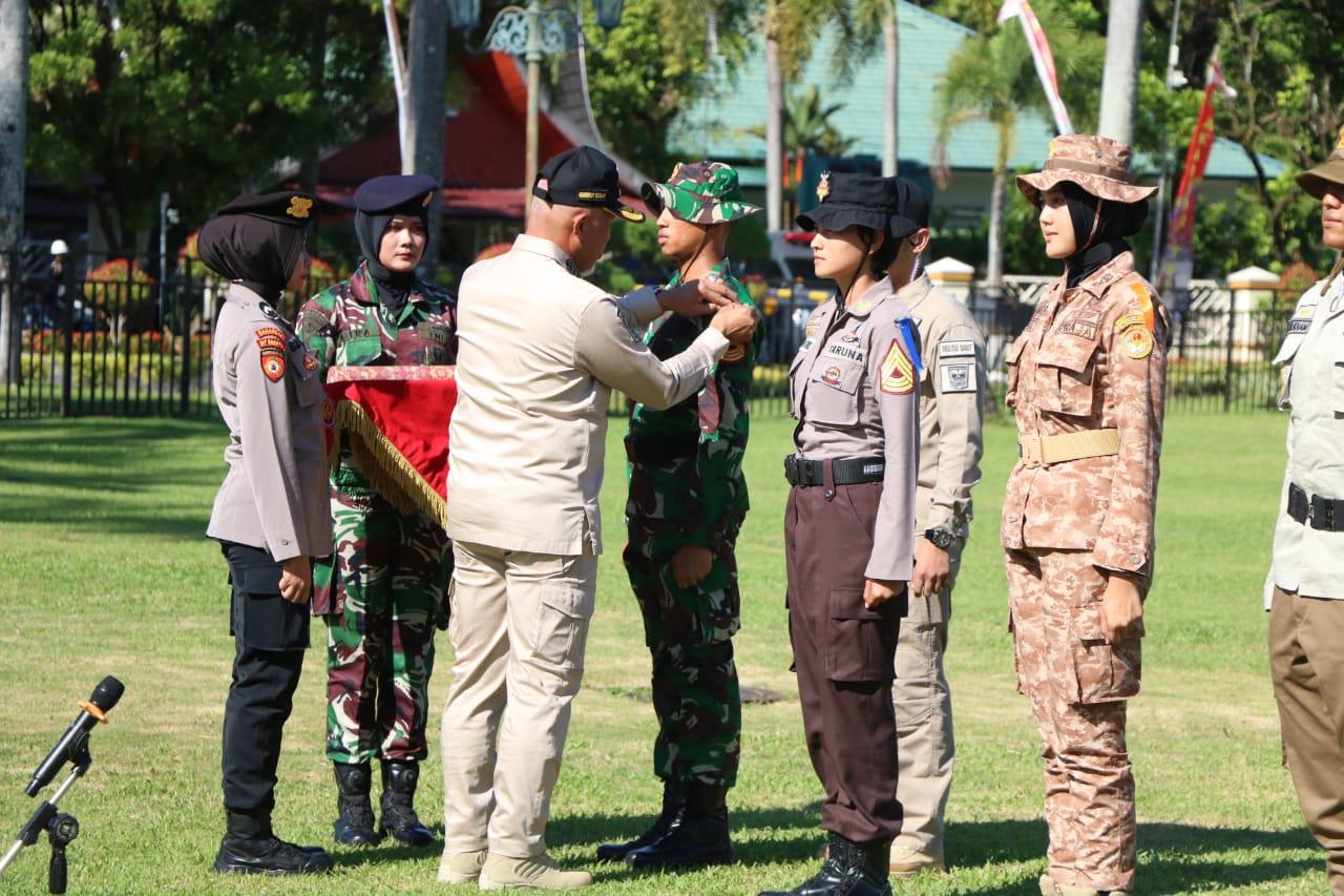 GUBERNUR AAU IKUTI UPACARA PENUTUPAN LATSITARDANUS KE 43 DI PADANG