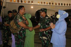 Gubernur AAU Beserta Forkopimda DIY Menyambut Panglima TNI.