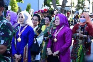 Ibu Asuh Taruna AAU Ny. Asiana Eko Dono Indarto Hadiri Pengukuhan Ibu Kehormatan Taruna Akademi TNI