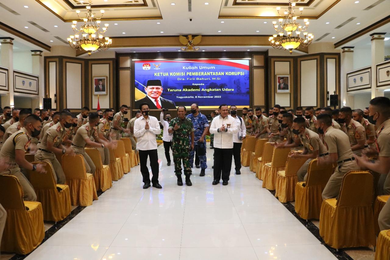 KETUA KPK BERIKAN KULIAH UMUM KEPADA TARUNA AAU