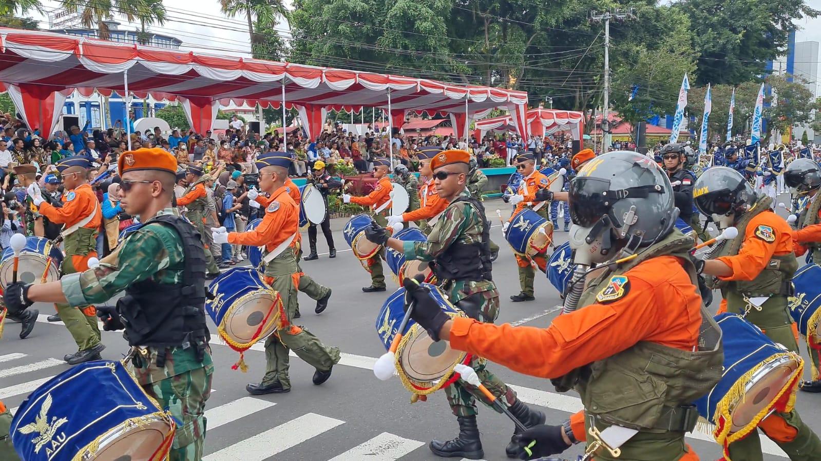 DRUMBAND TARUNA AAU TAMPIL MEMUKAU DI MAGELANG