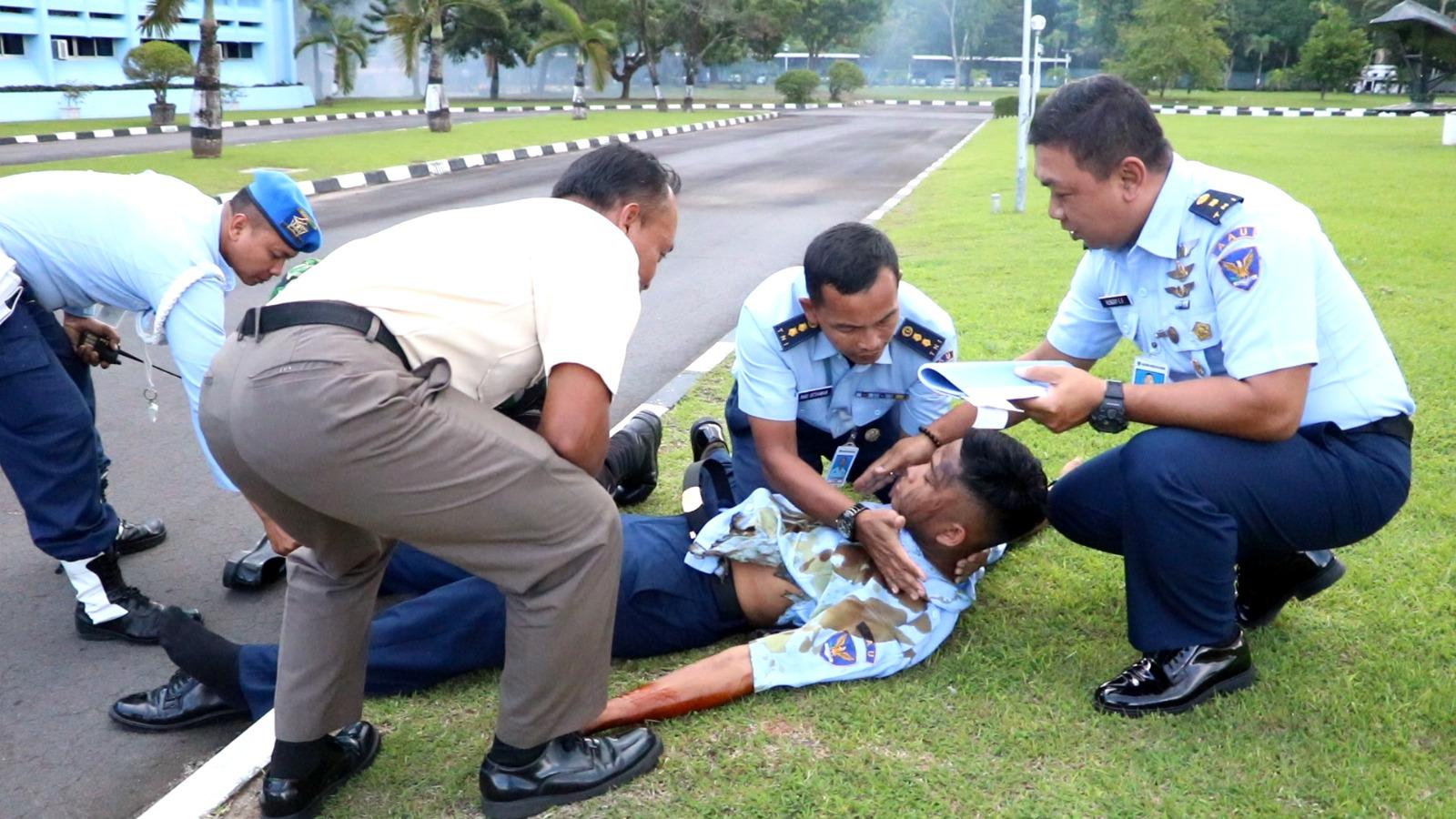 ANGGOTA AAU LATIHAN PENANGANAN MUSIBAH KEBAKARAN