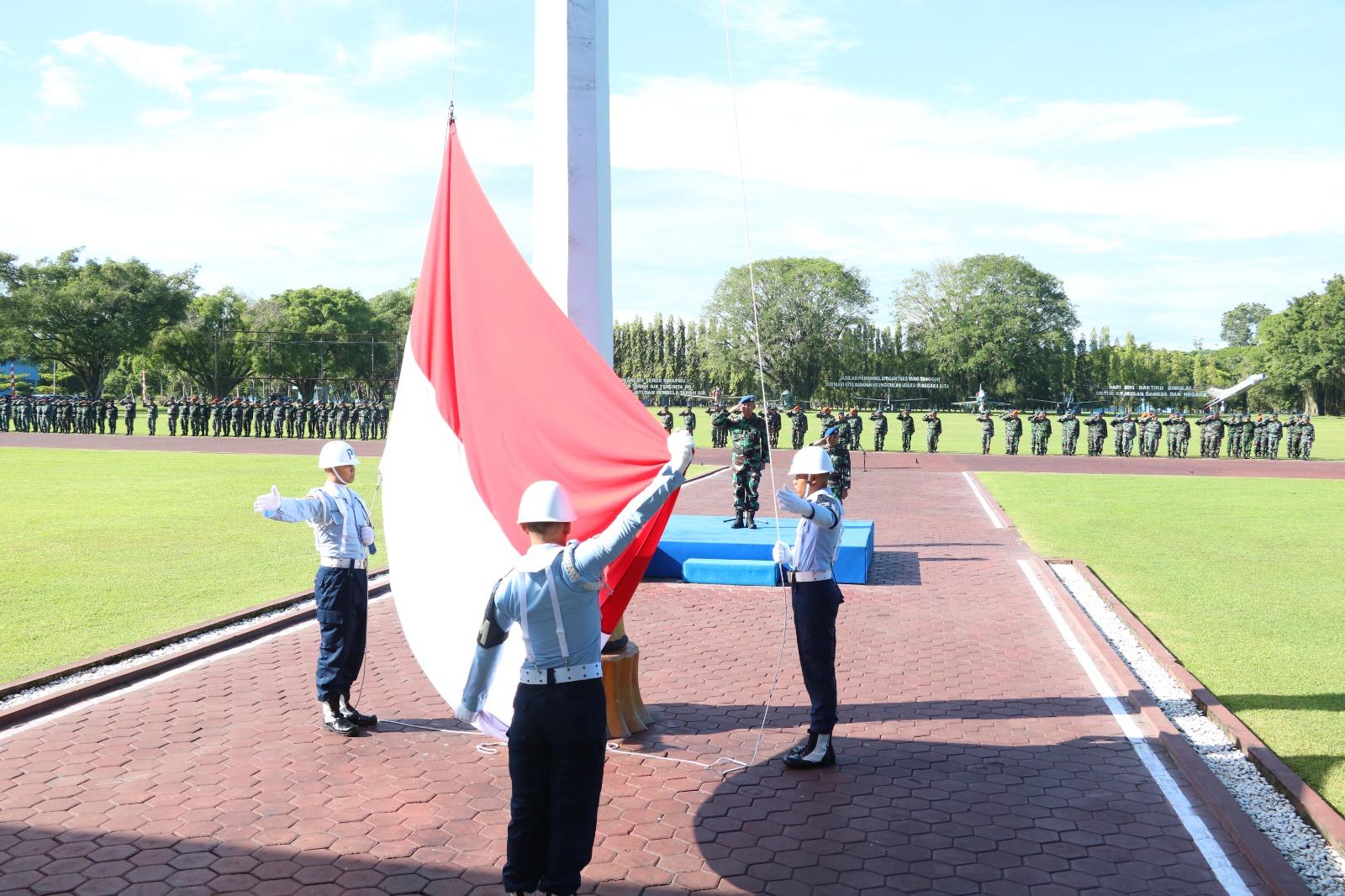 AAU LAKSANAKAN UPACARA BENDERA MINGGUAN
