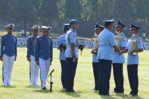 GUBERNUR AAU HADIRI UPACARA WING DAY SEKBANG TNI AU