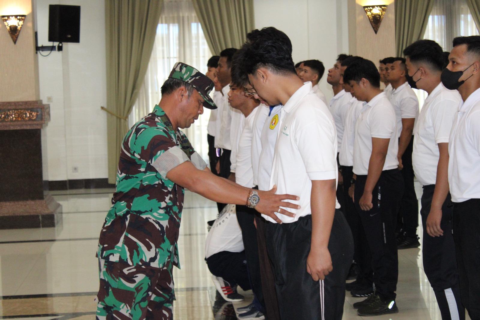 HARI PERTAMA LATIHAN, 217 MAHASISWA PT SE-DIY MENDAPATKAN MATERI KEDISIPLINAN