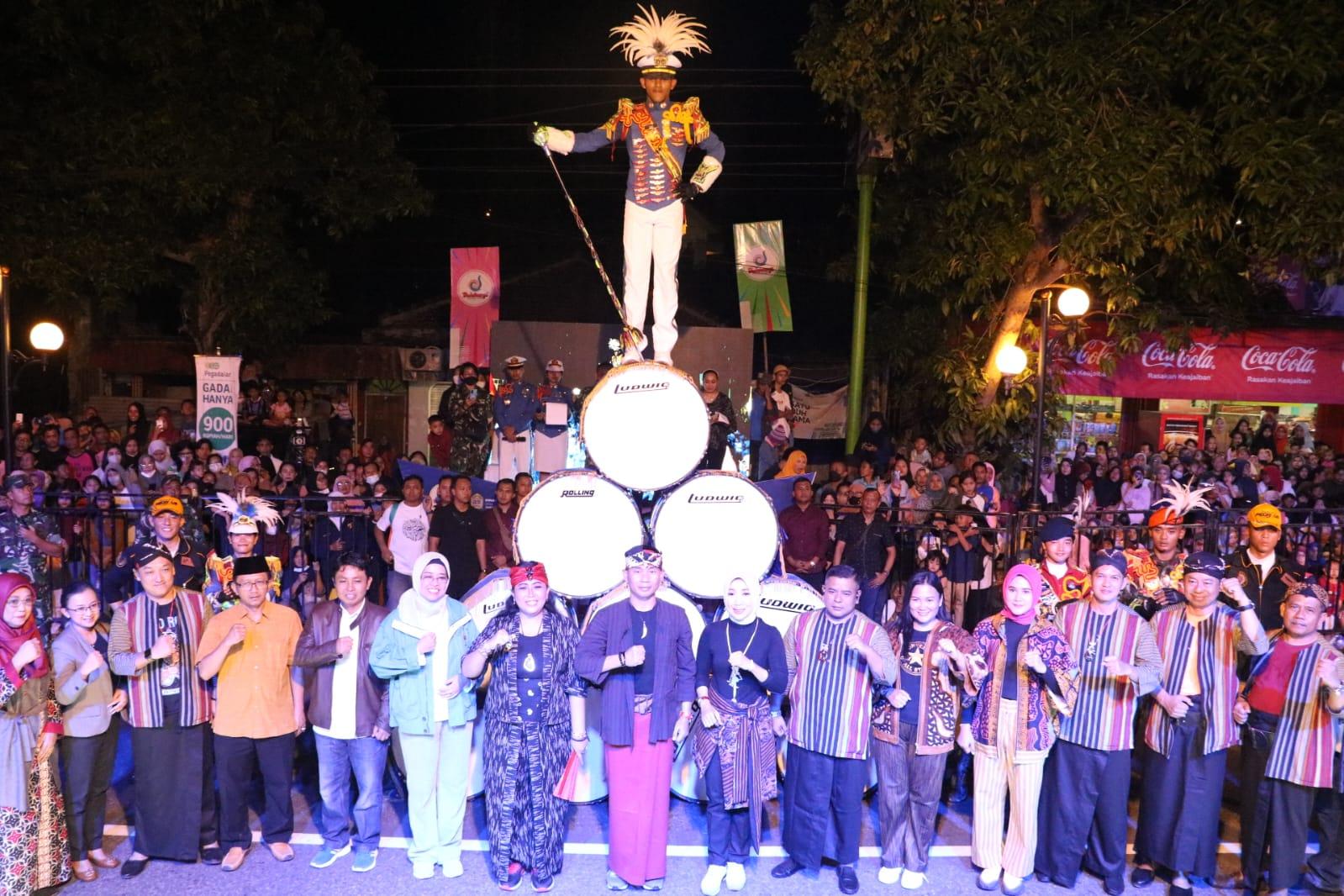 DRUMBAND TARUNA AAU “GITA DIRGANTARA” MERIAHKAN HUT KE-192 KAB. GUNUNG KIDUL