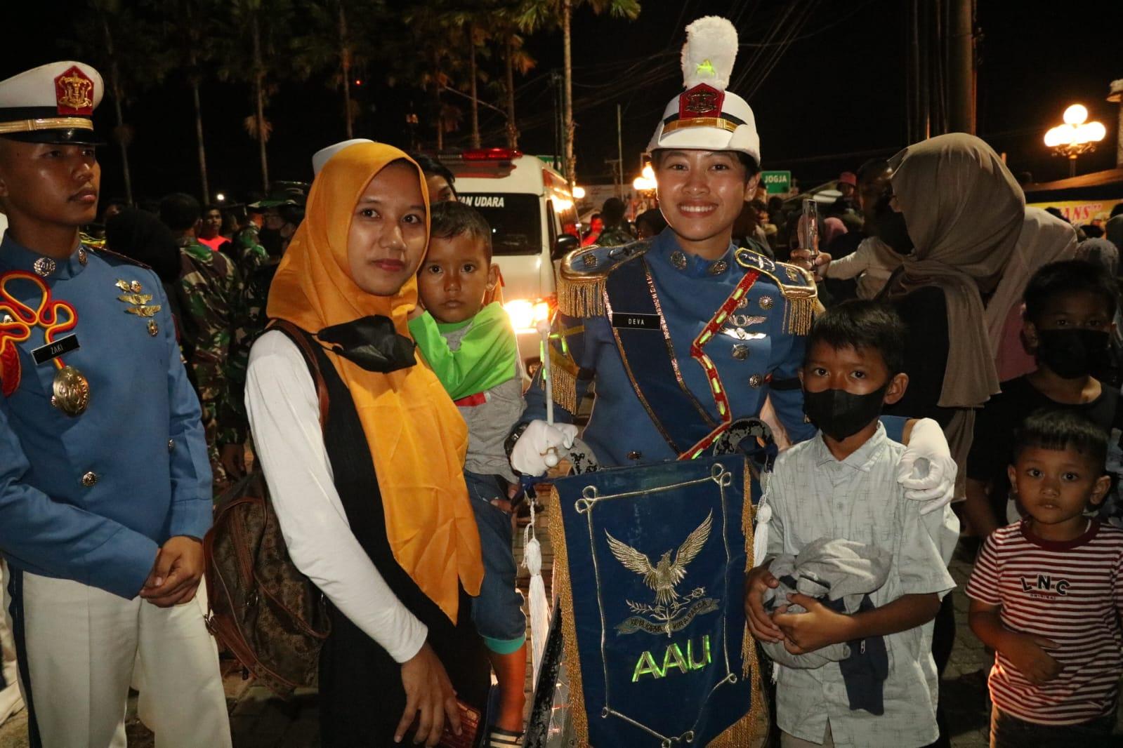 KIRAB DRUMBAND TARUNA AAU MENDAPAT SAMBUTAN HANGAT DARI WARGA GUNUNGKIDUL