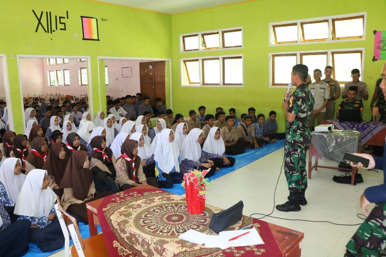 TARUNA AAU BERSAMA TARUNA YONTARLAT III ELANG LAKSANAKAN PENYULUHAN