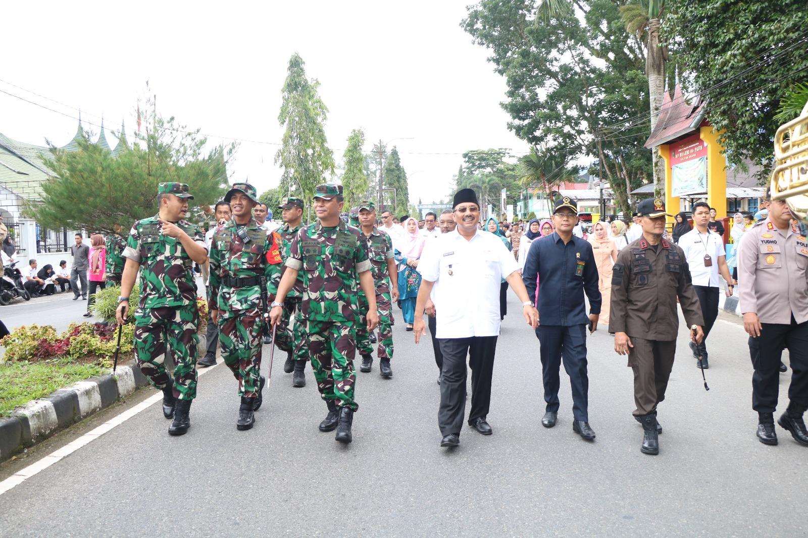 BUPATI PASAMAN LEPAS KONTINGEN YONTARLAT III ELANG