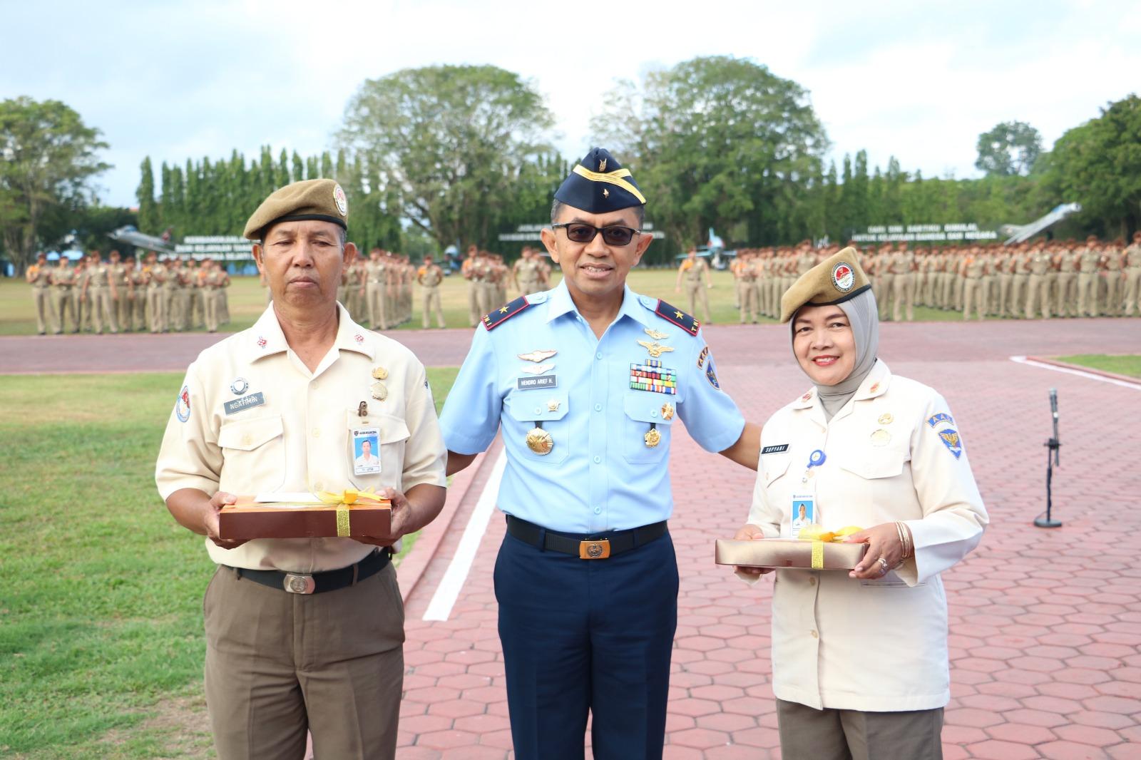WAGUB AAU LEPAS ANGGOTA YANG MEMASUKI PURNA TUGAS