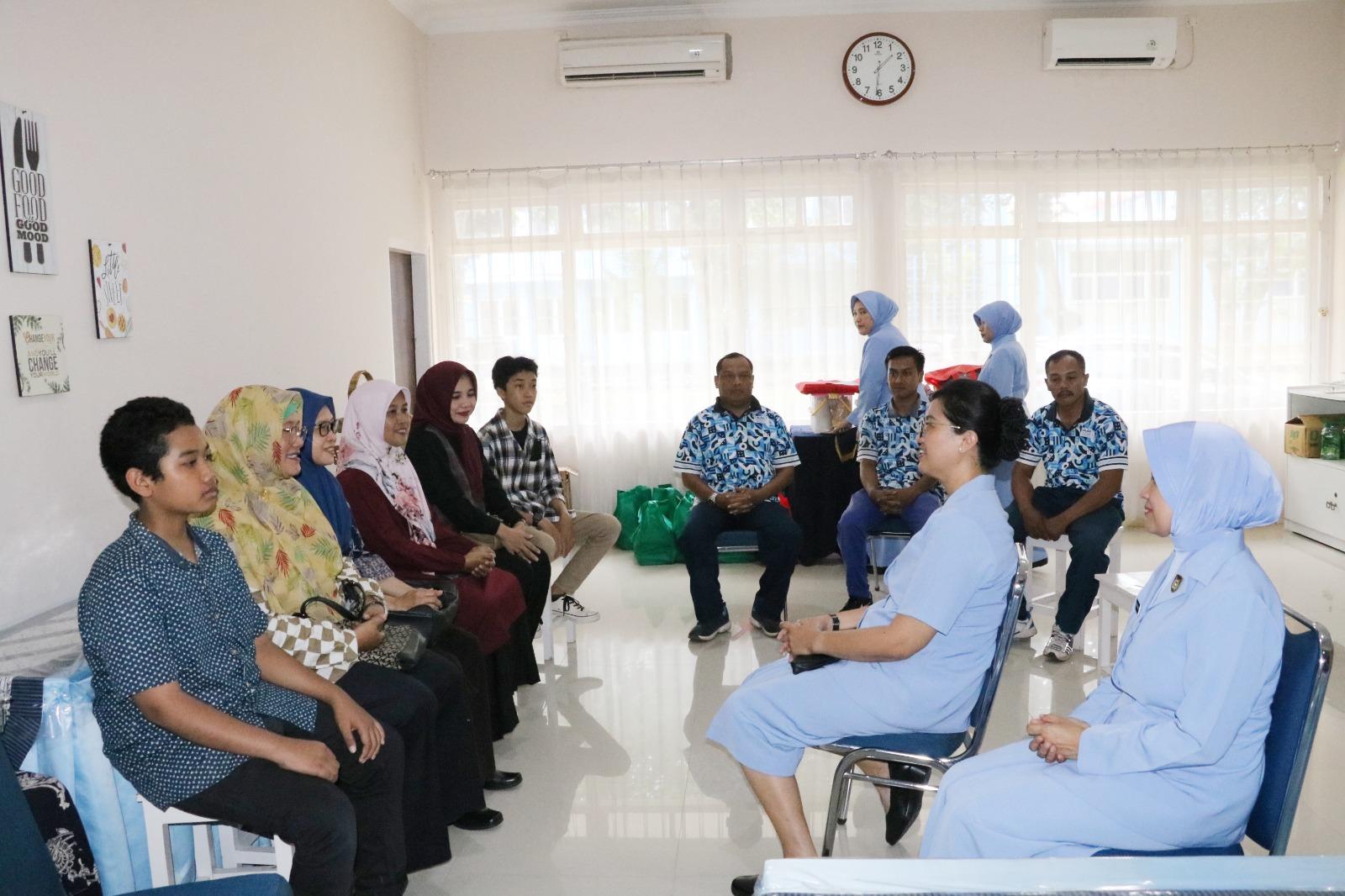 PIA ARDHYA GARINI CBS AAU SILATURAHMI DENGAN WARAKAWURI