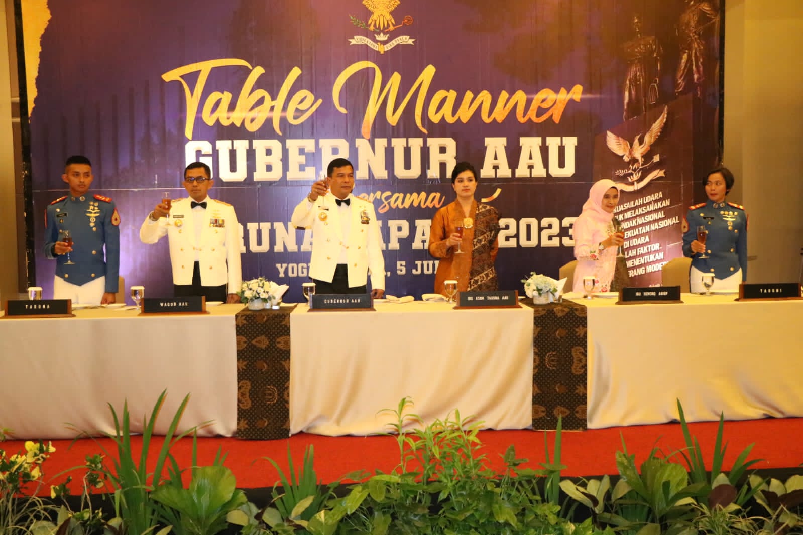 KARBOL PRAKTEK TABLE MANNER