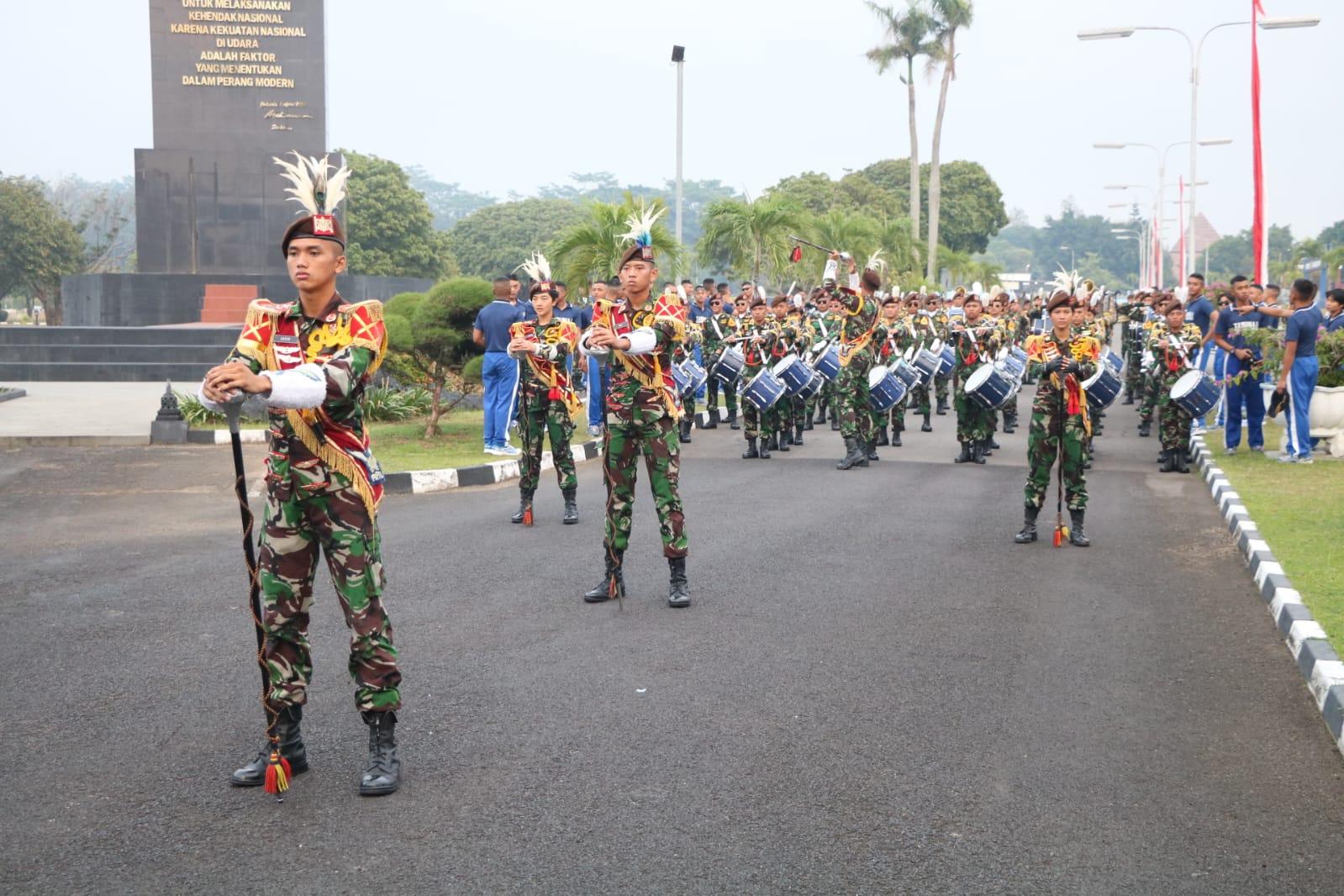 TOUR DE CAMPUS WUJUD KETERBUKAAN AAU KEPADA PUBLIK