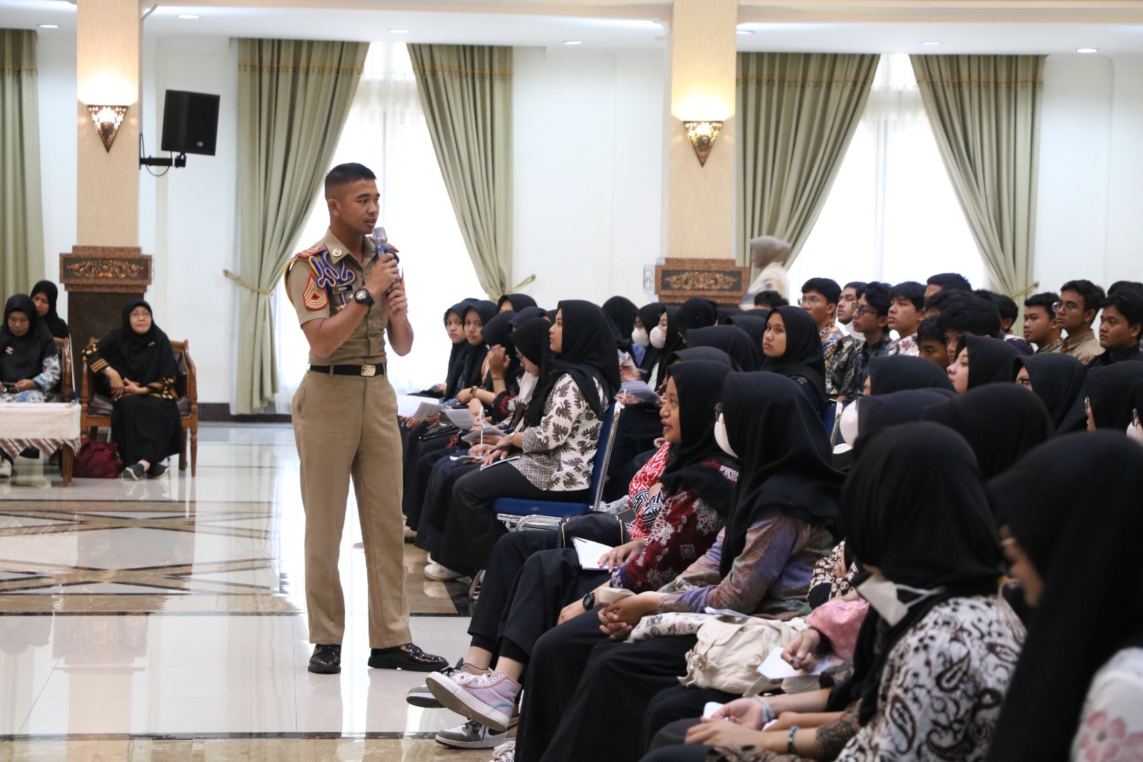 180 SISWA MAN 10 JAKARTA BARAT BERKUNJUNG KE AAU