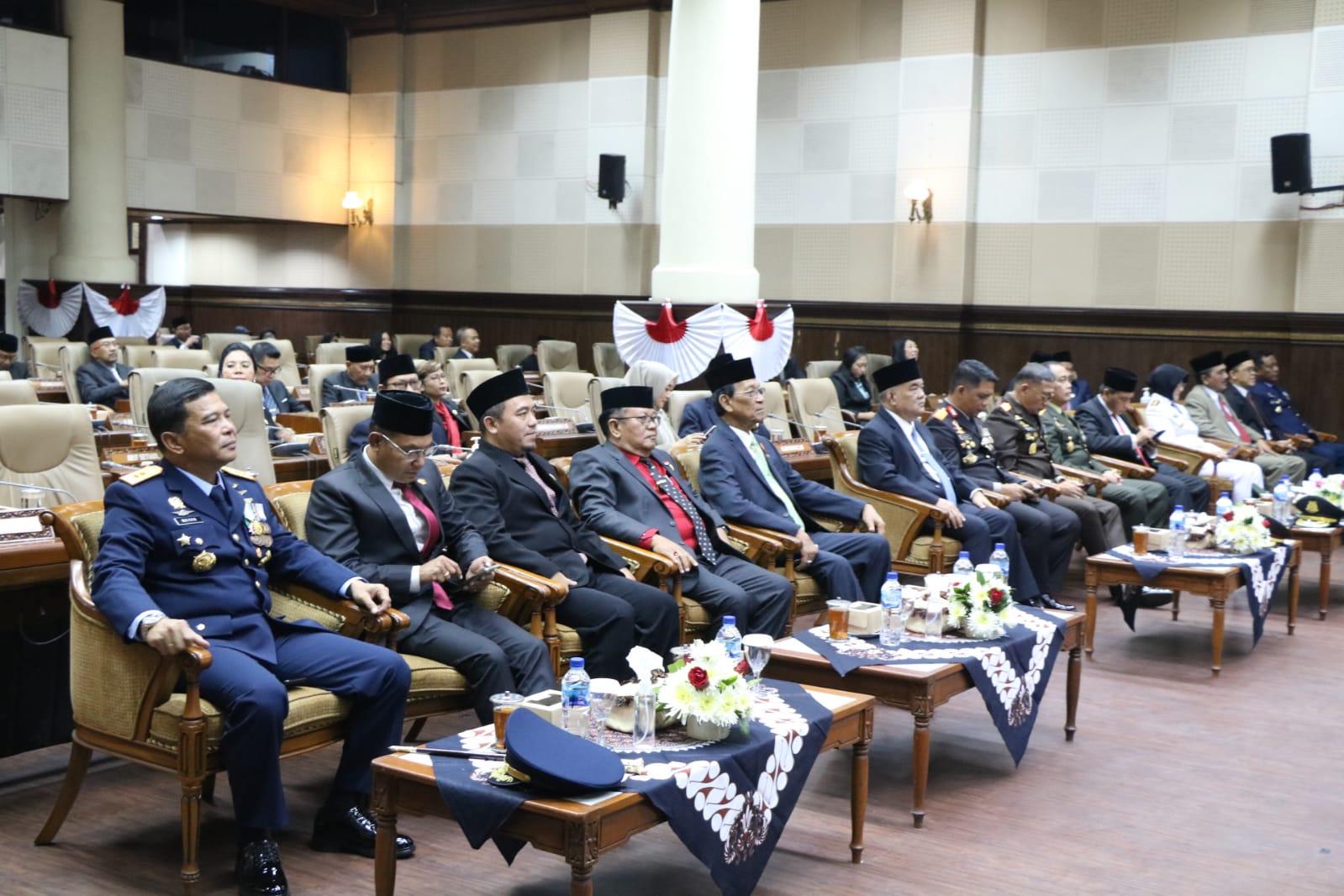 GUBERNUR AAU HADIRI SIDANG TAHUNAN MPR RI DAN PIDATO KENEGARAAN RI