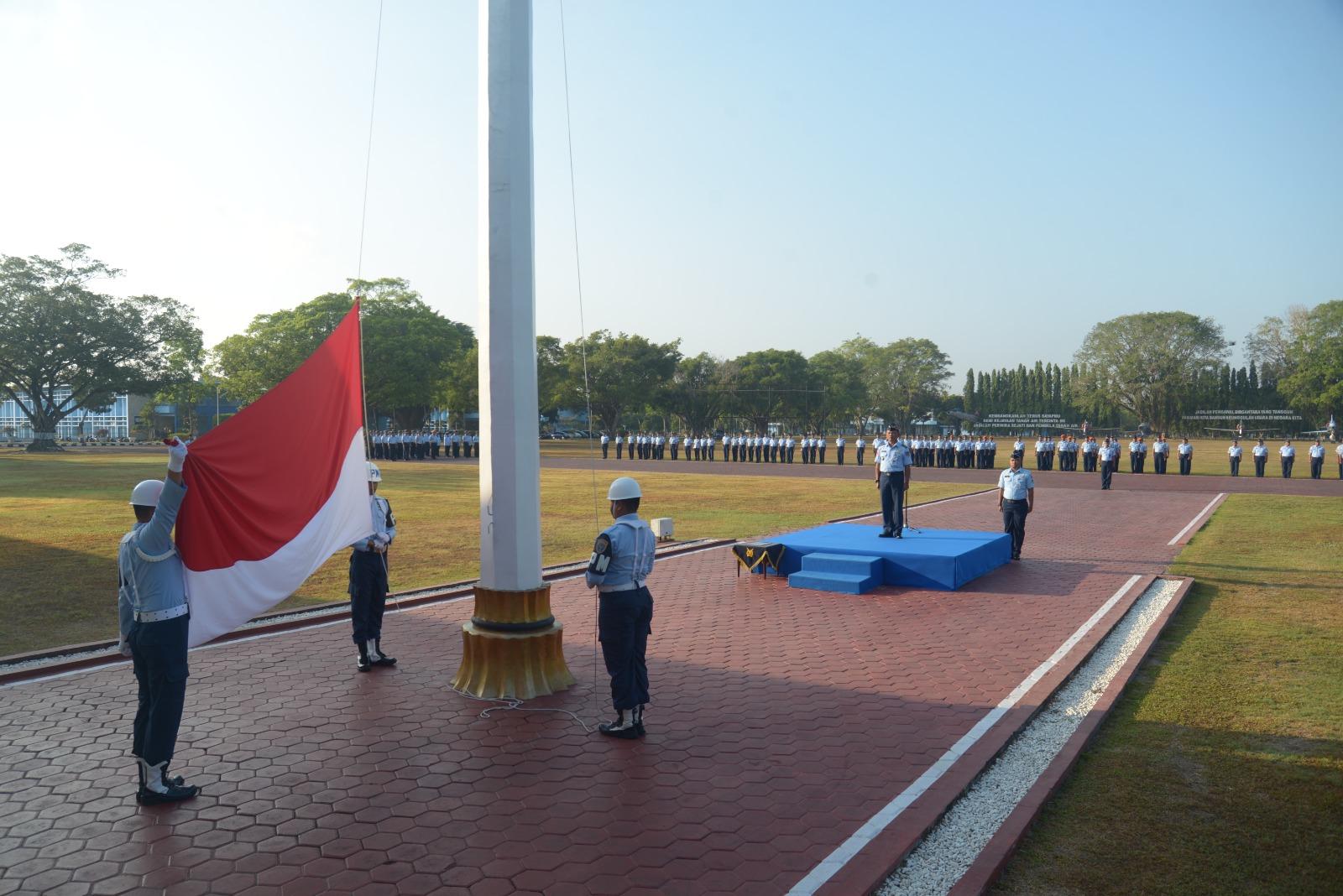 UPACARA BENDERA UNTUK MEMPERKUAT PERSATUAN DAN KESATUAN BANGSA