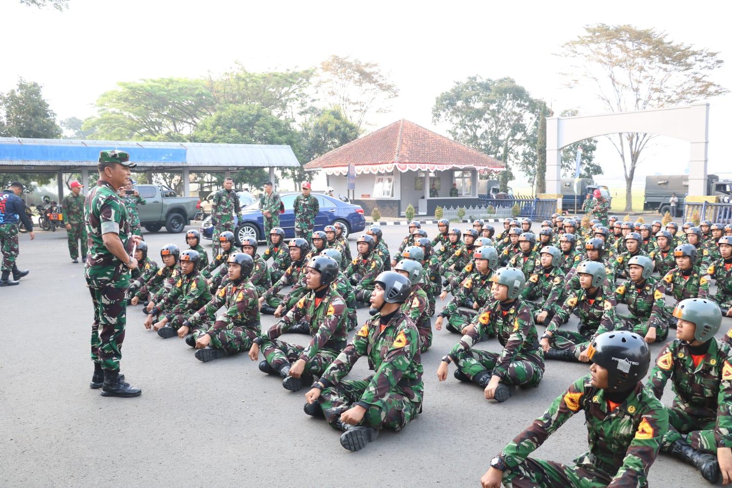 GUBERNUR AAU MEMOTIVASI KARBOL TETAP SEMANGAT IKUTI SUSPARADAS