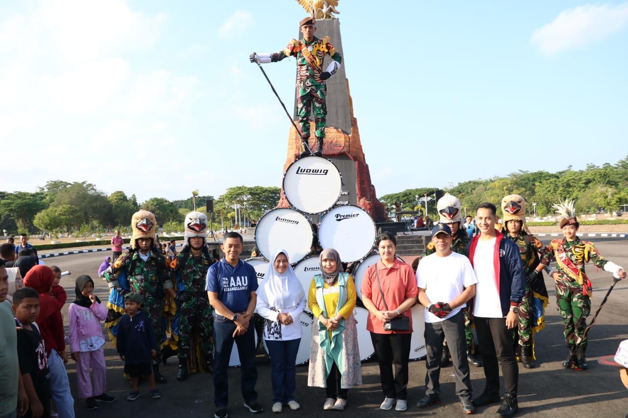 KETUA PIA ARDHYA GARINI CBS AAU DAMPINGI IBU SOFIATUN GUDONO MENYAKSIKAN TOUR DE CAMPUS AAU