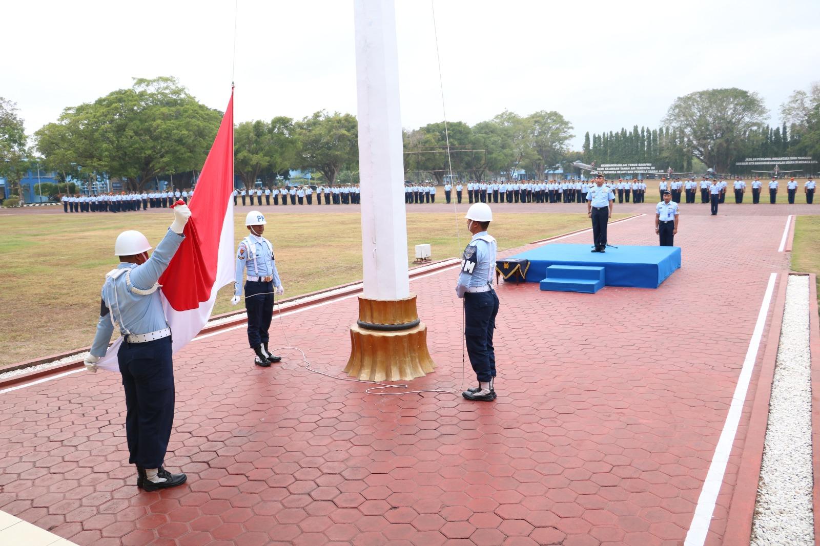 UPACARA BENDERA UNTUK MEMPERKUAT PERSATUAN DAN KESATUAN BANGSA