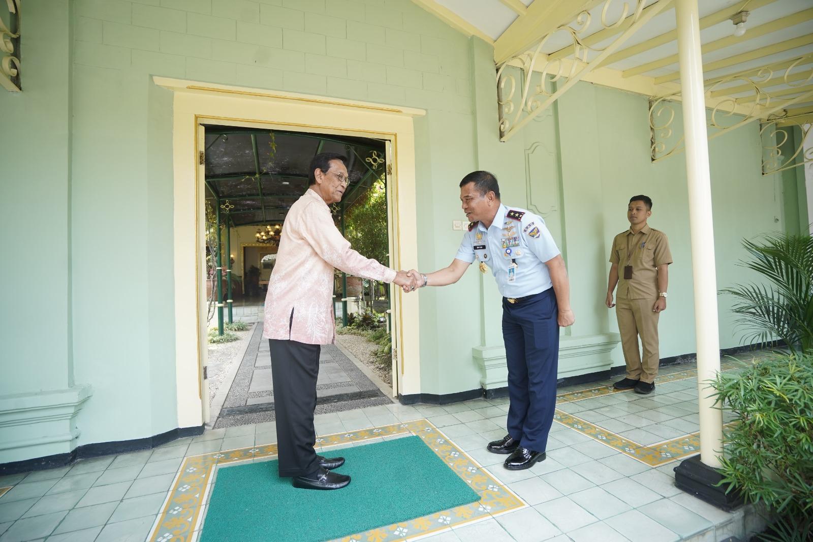 GUBERNUR AAU BERPAMITAN KEPADA SRI SULTAN HB X