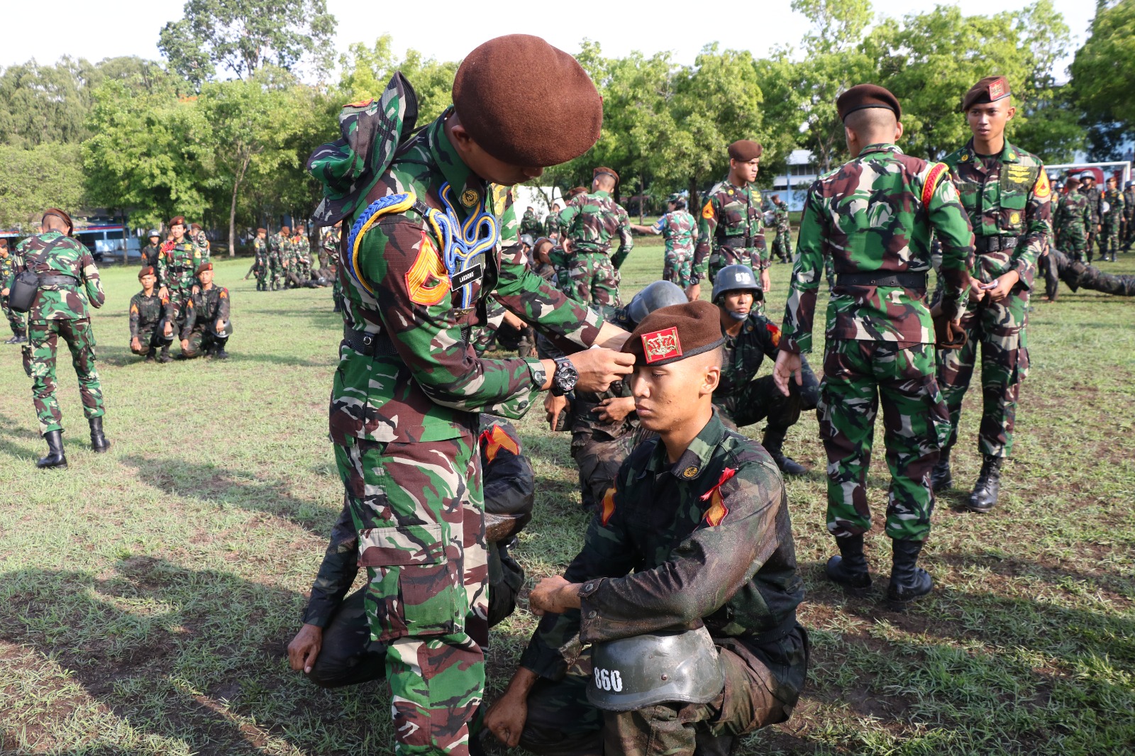 SAH.. PRATAR AAU RESMI KENAKAN BARET COKLAT