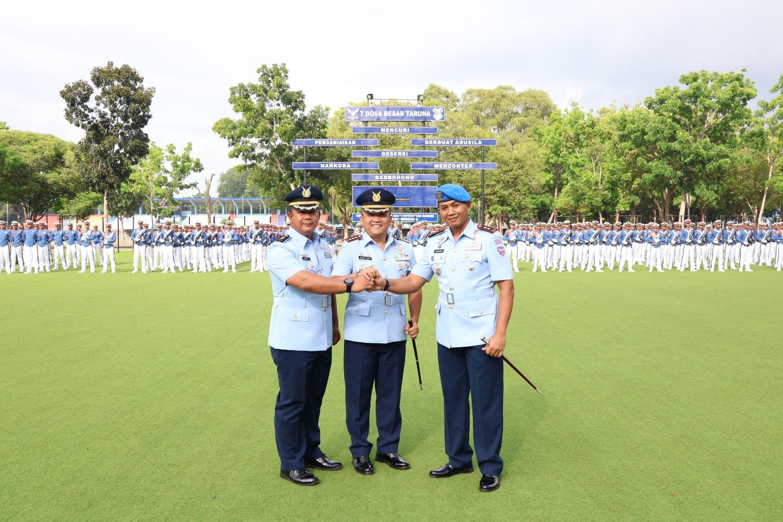 DANWINGTAR AAU PIMPIN UPACARA SERAH TERIMA JABATAN DANSKADRON TARUNA TK.II