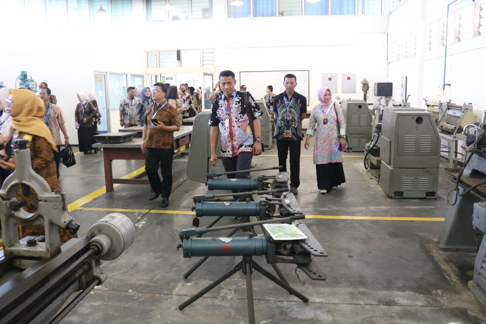 PARENTS MEETING : TOUR DE CAMPUS BERSAMA ORANG TUA TARUNA TK. II