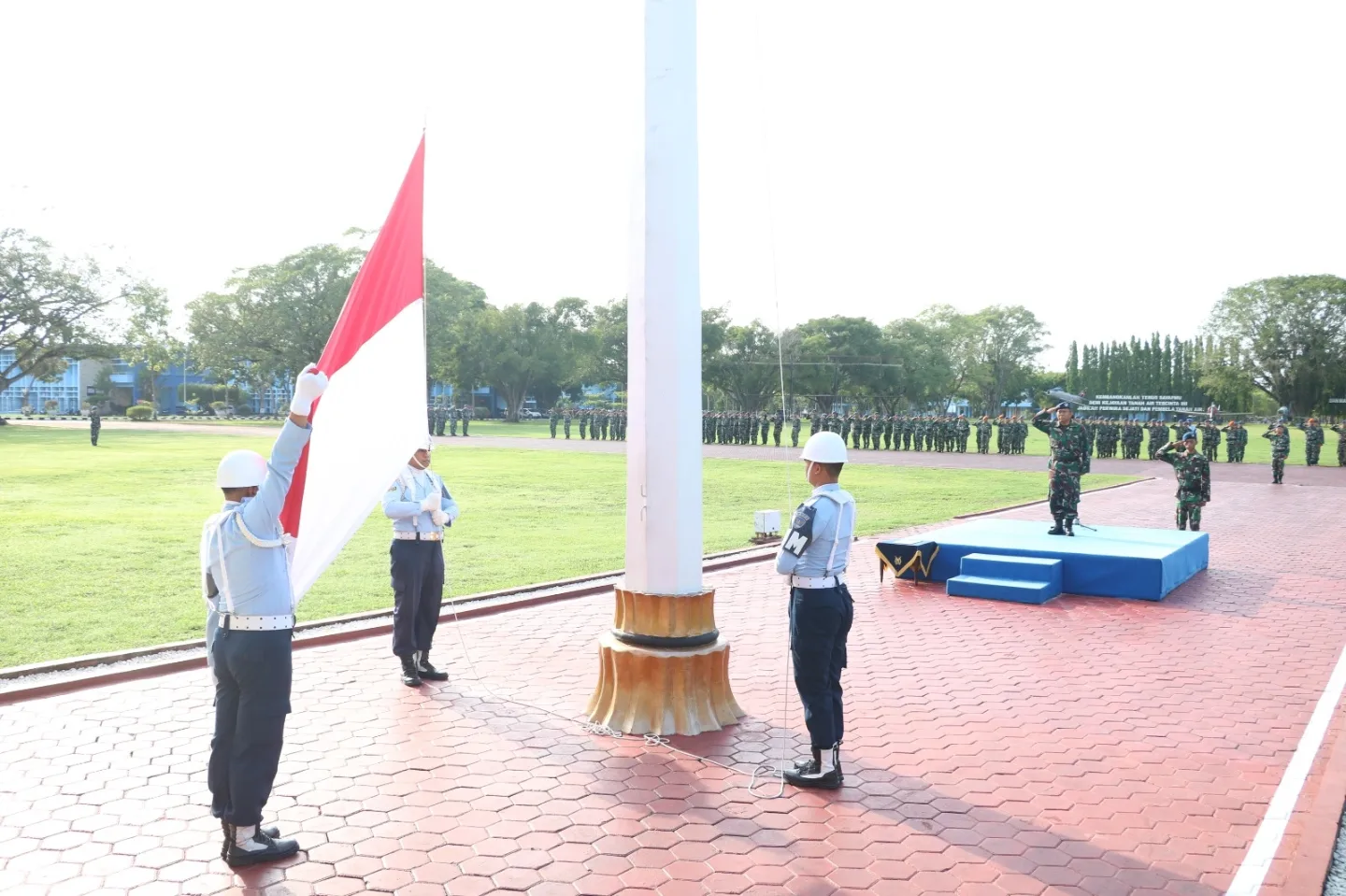 UPACARA BENDERA UNTUK MEMPERKUAT PERSATUAN DAN KESATUAN BANGSA