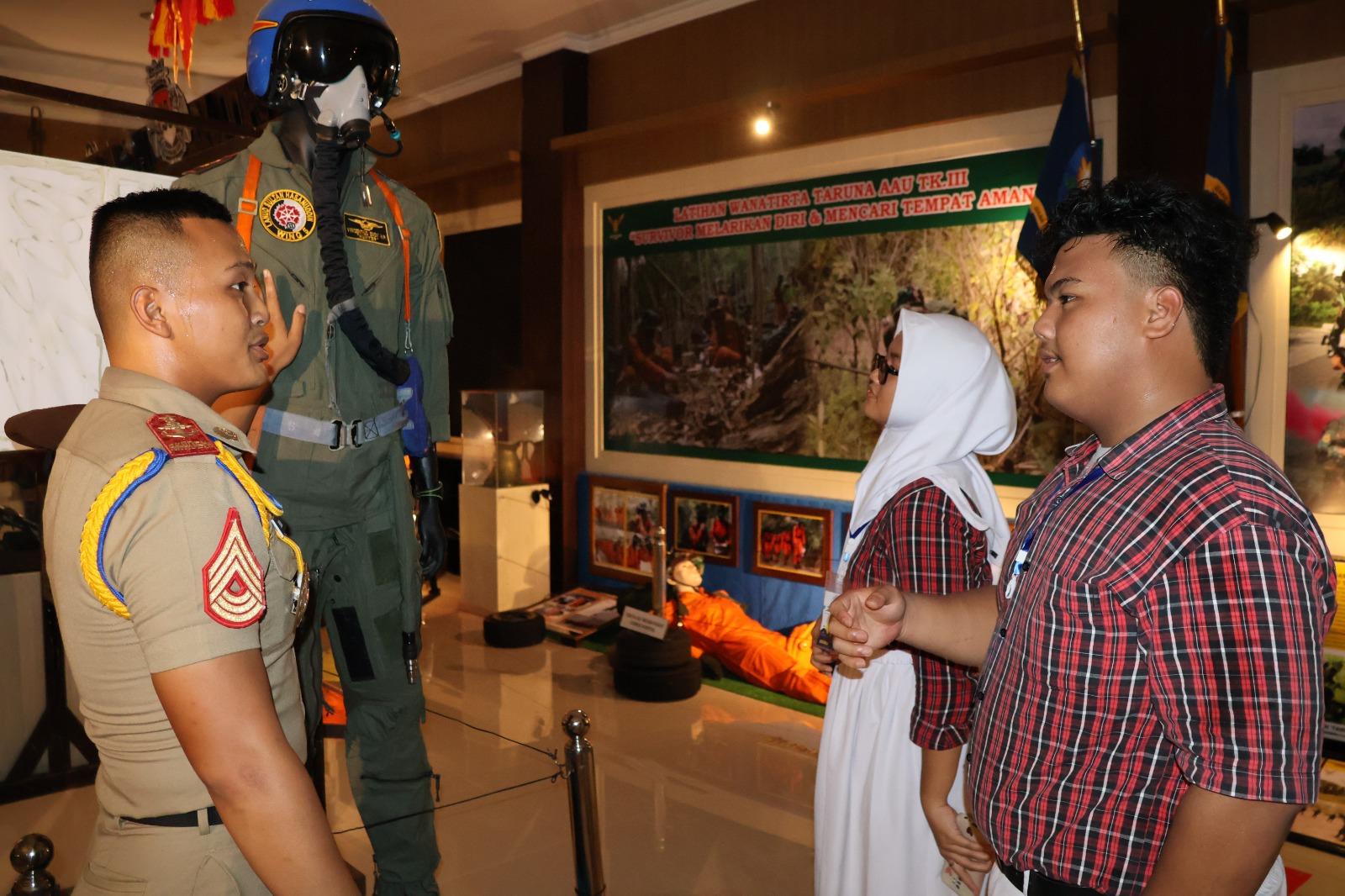 AAU TERIMA KUNJUNGAN SISWA SMA TUGU IBU DEPOK