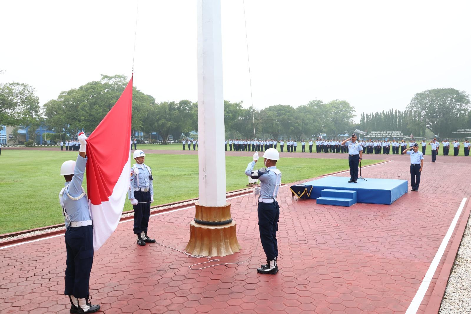 WUJUD NASIONALISME, ANTAP AAU LAKSANAKAN UPACARA BENDERA