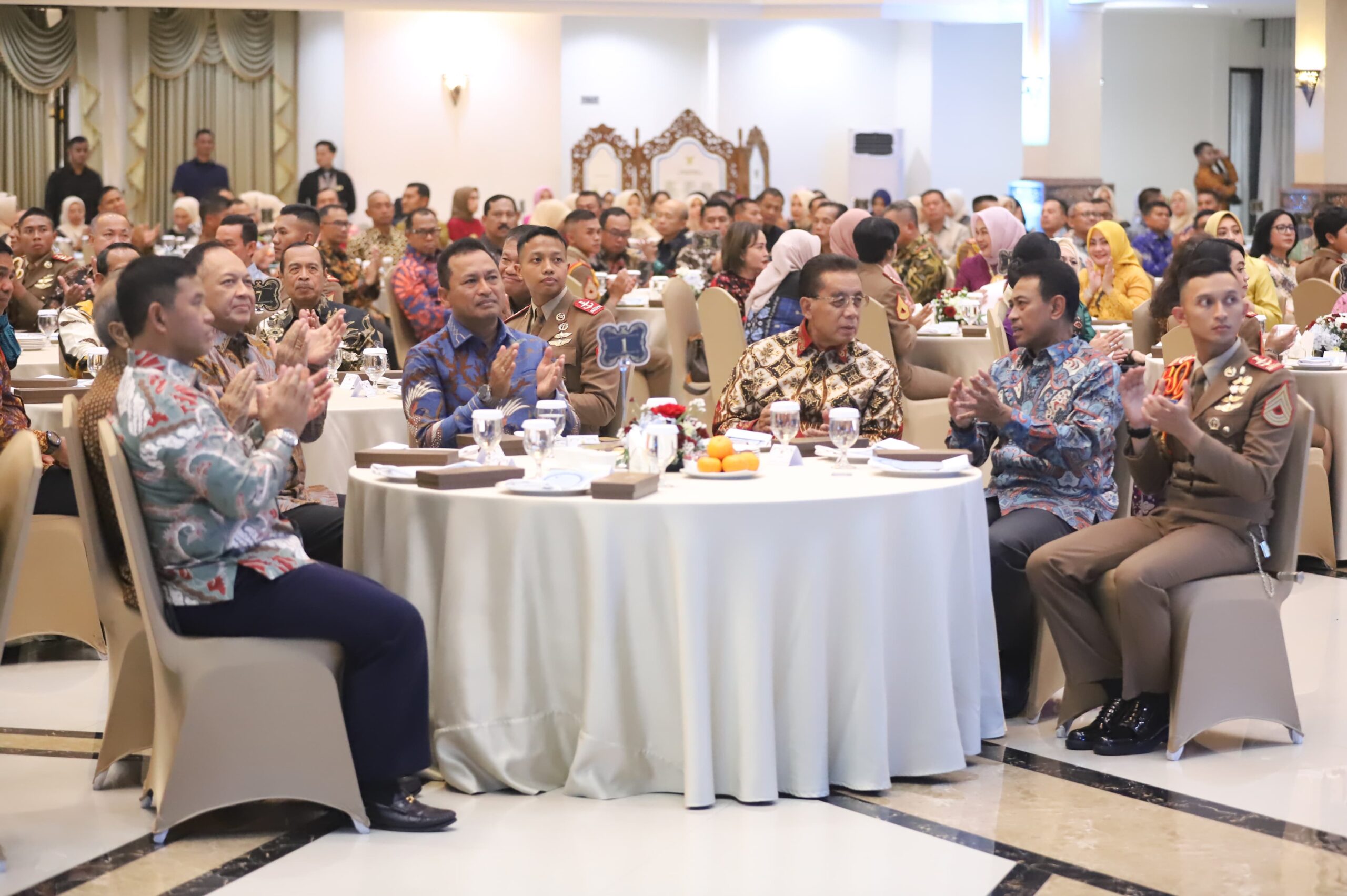 JELANG PERINGATAN HUT KE-78 TNI AU, GUBERNUR AAU DAMPINGI KASAU MAKAN MALAM BERSAMA DI AAU YOGYAKARTA