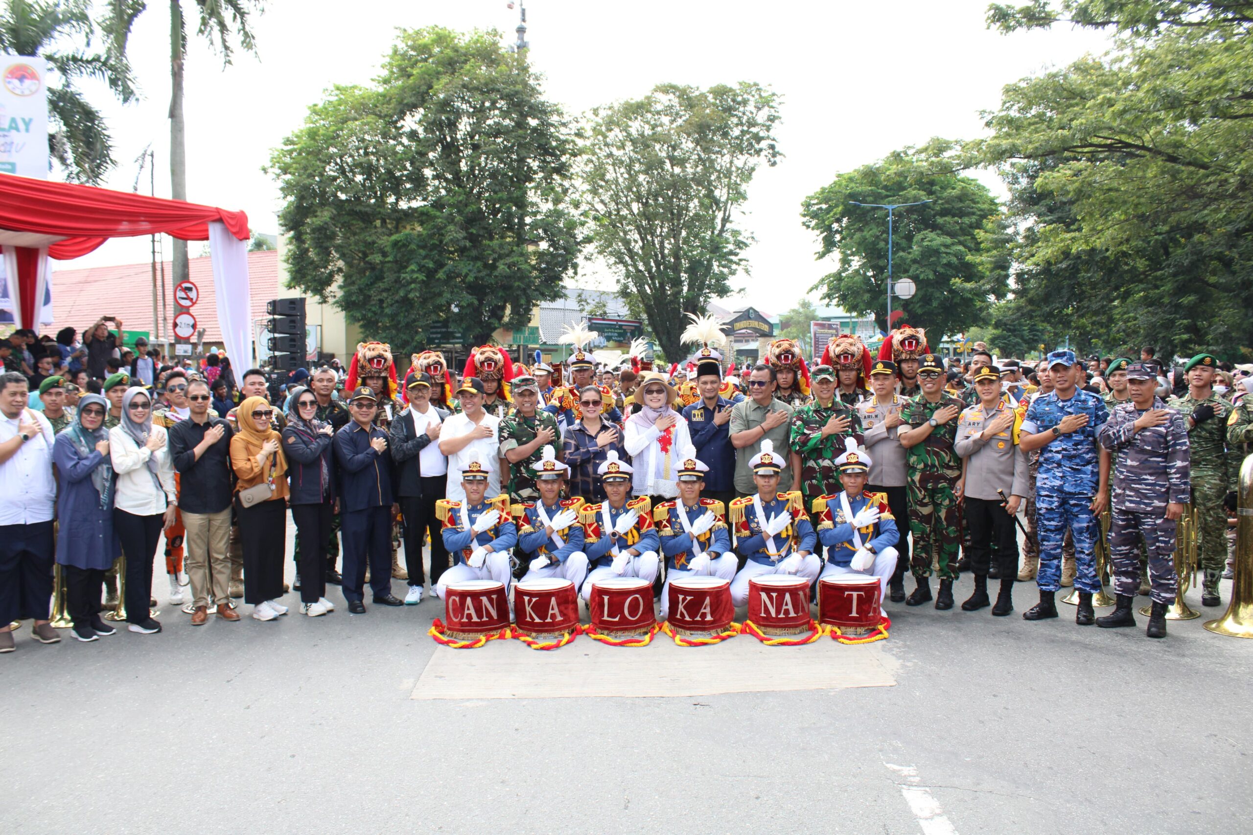 DANMENTARLAT HADIRI KIRAB DISPLAY DRUMBAND LATSITARDANUS XLIV DI SAMARINDA