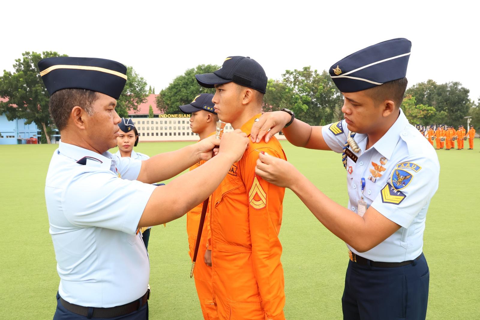 GUBERNUR AAU PIMPIN UPACARA PEMBERANGKATAN DAN PENUTUPAN LATIHAN TARUNA