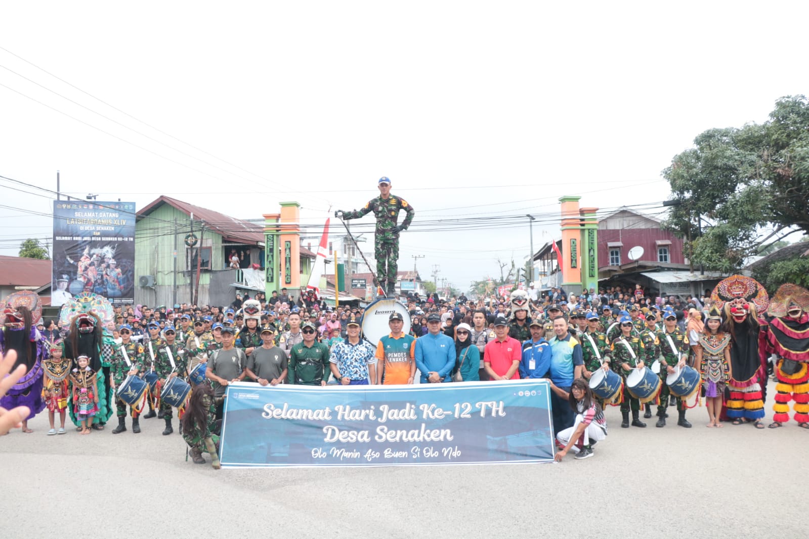 DRUMBAND YONTARLAT III ELANG MERIAHKAN HUT DESA SENAKEN KE-12