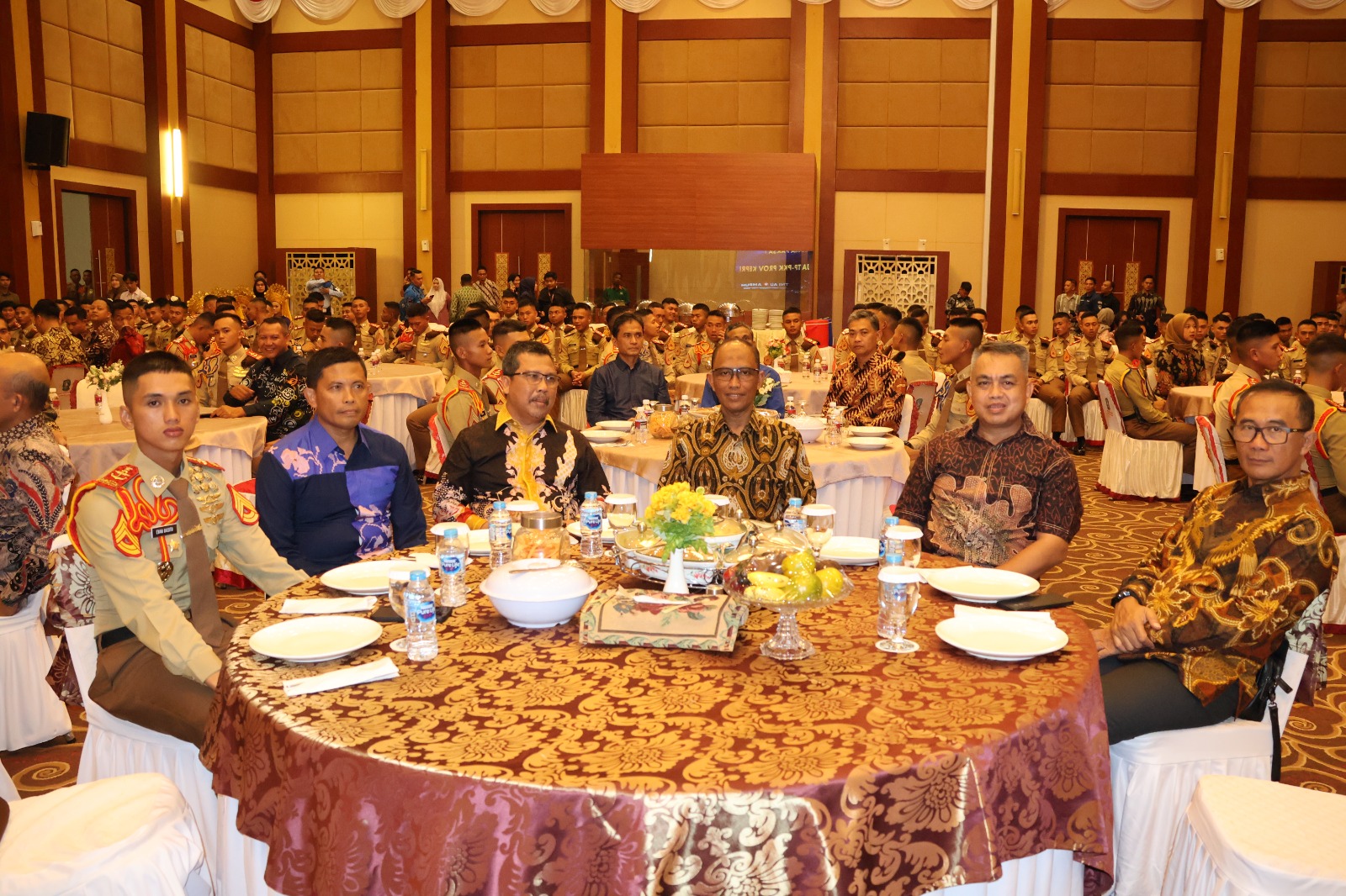 JAMUAN MALAM AKRAB KONTINGAN CAKRA WAHANA PAKSA TARUNA TINGKAT III BERSAMA GUBERNUR KEPULAUAN RIAU