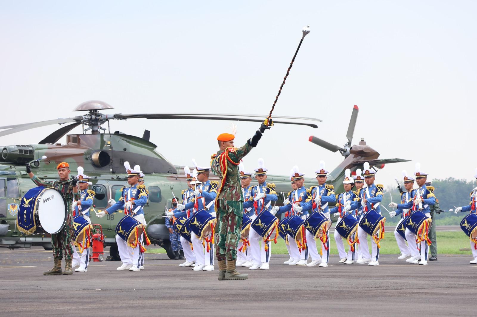 AKSI MEMUKAU DRUMBAND GITA DIRGANTARA : MASYARAKAT PALEMBANG TUMPAH RUAH