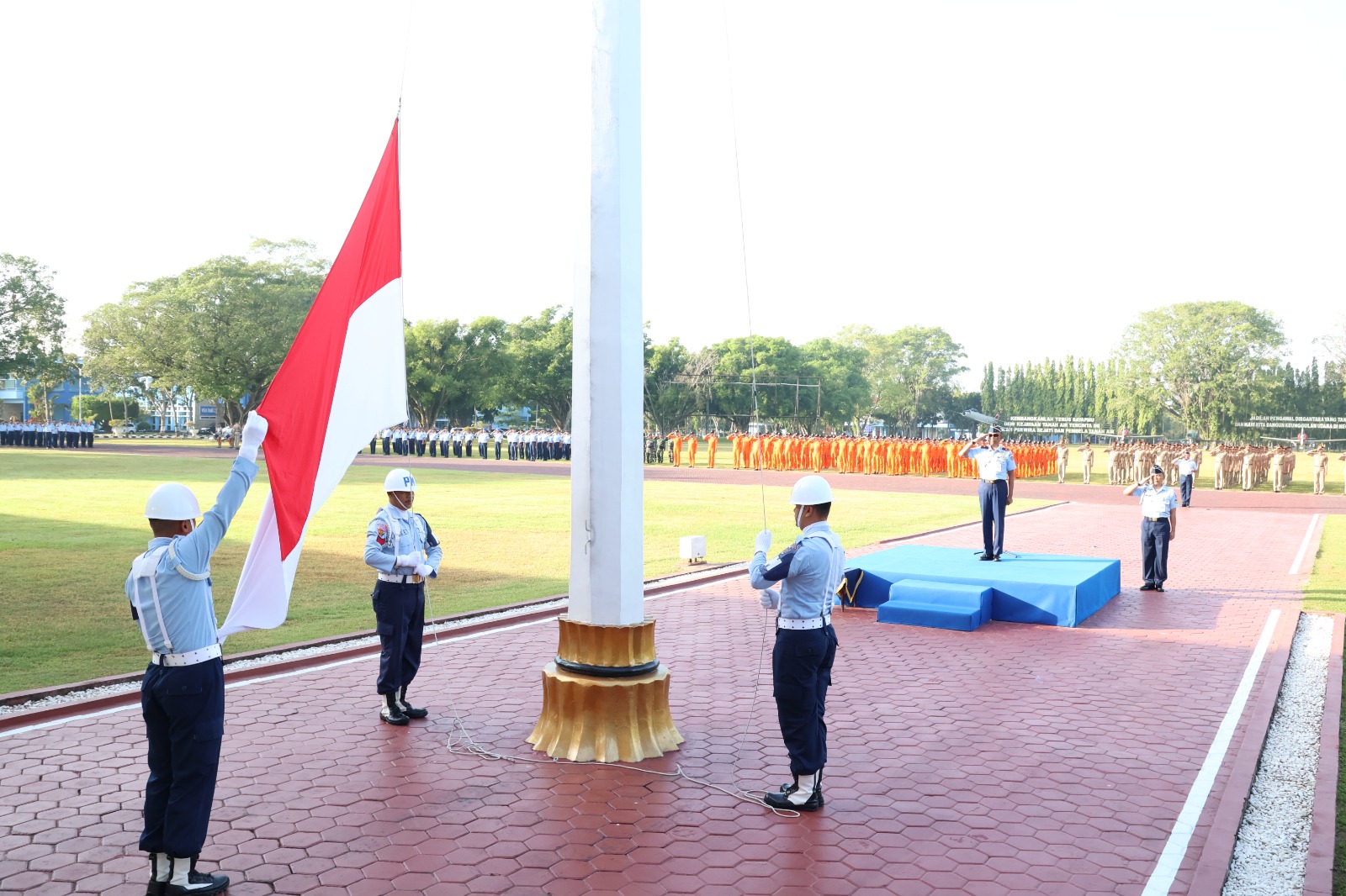 UPACARA BENDERA MINGGUAN, TINGKATKAN NILAI NASIONALISME