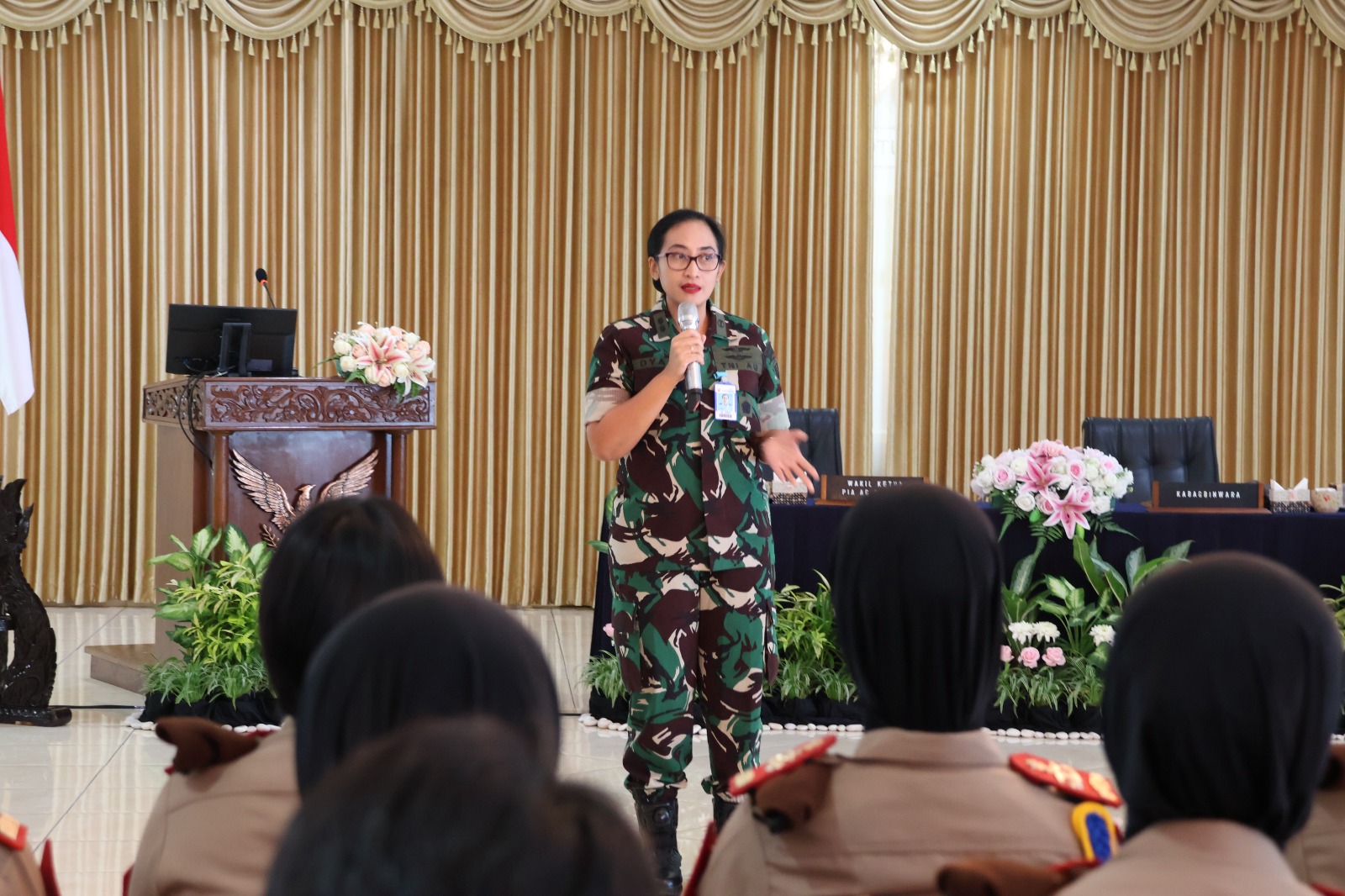 KABAG BINWARA BERIKAN PEMBEKALAN KEPADA 43 TARUNI AAU