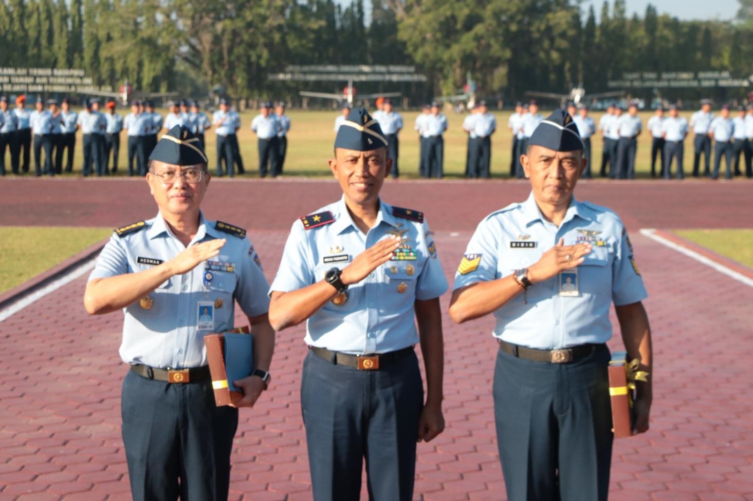 WAGUB AAU MELEPAS 2 PERSONEL AAU YANG MEMASUKI PURNA TUGAS