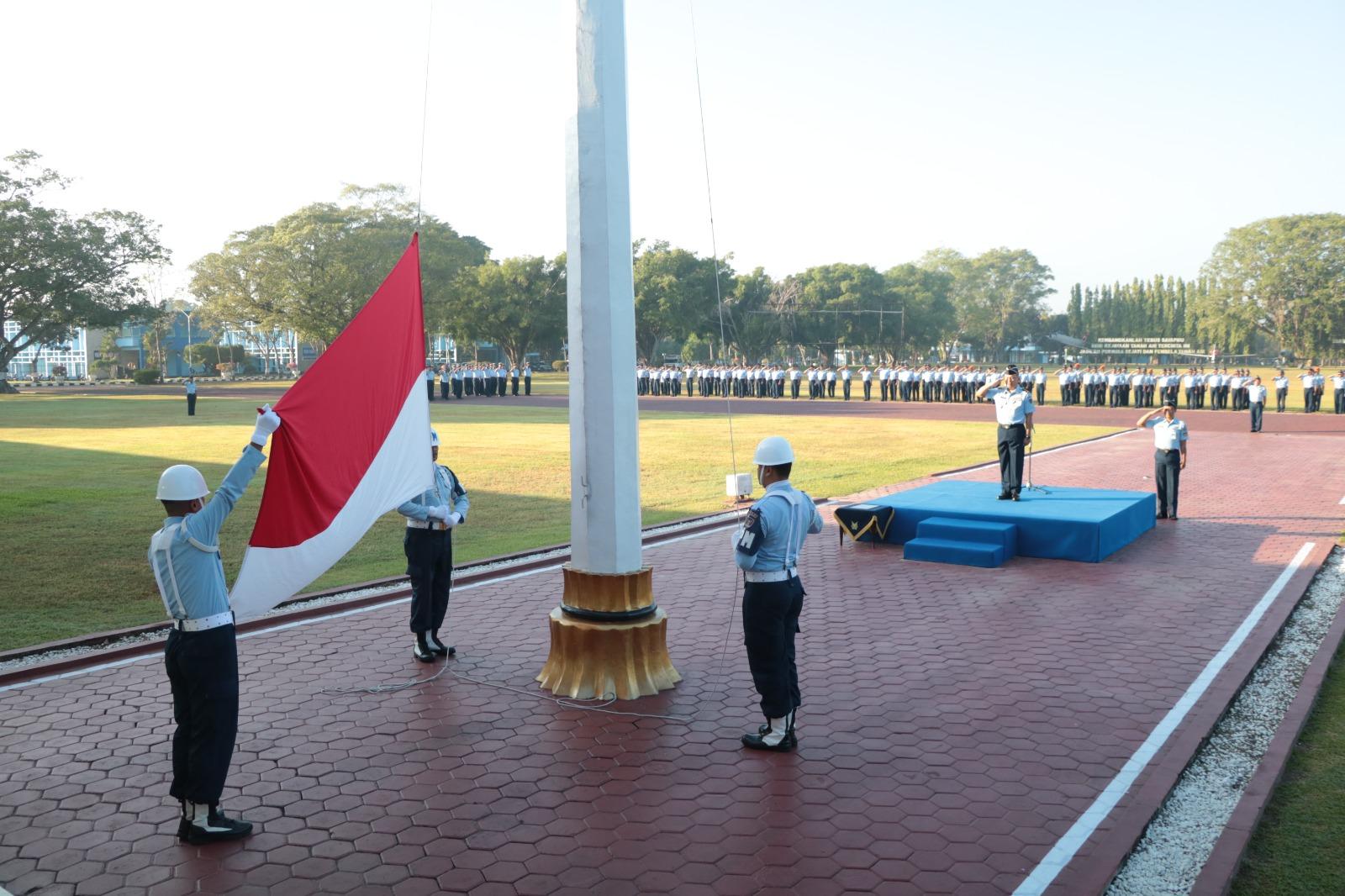 UPACARA BENDERA MINGGUAN, TINGKATKAN NILAI NASIONALISME