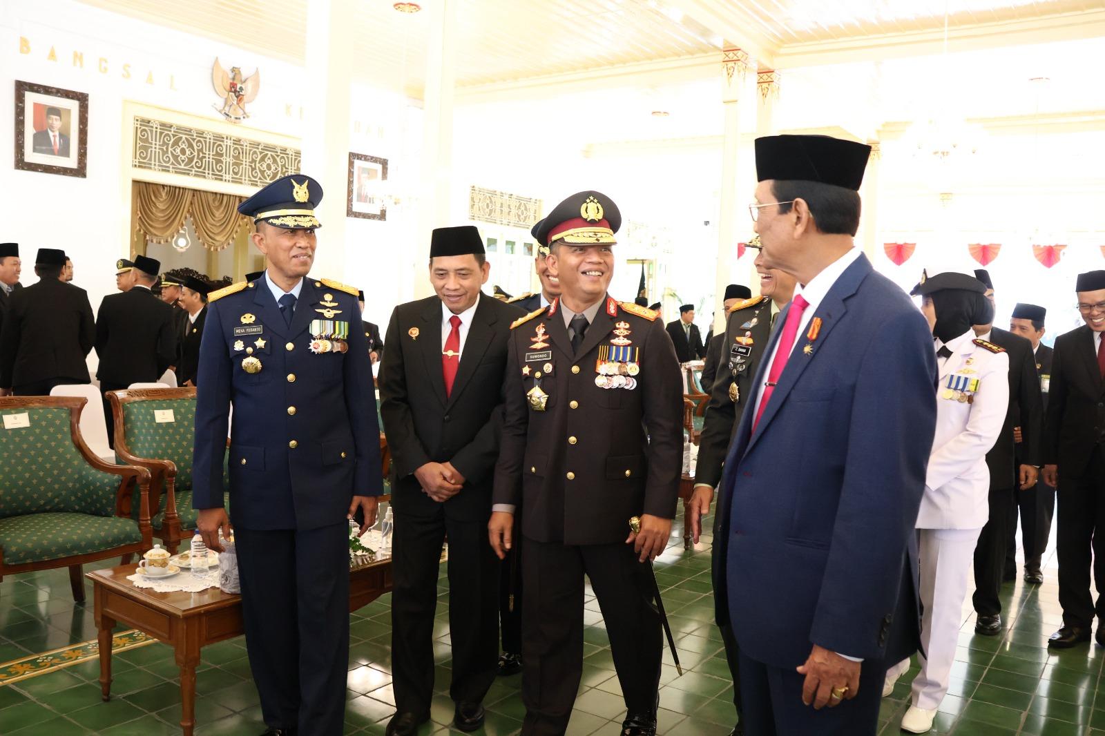 WAGUB AAU HADIRI PENYERAHAN TANDA KEHORMATAN PRESIDEN RI