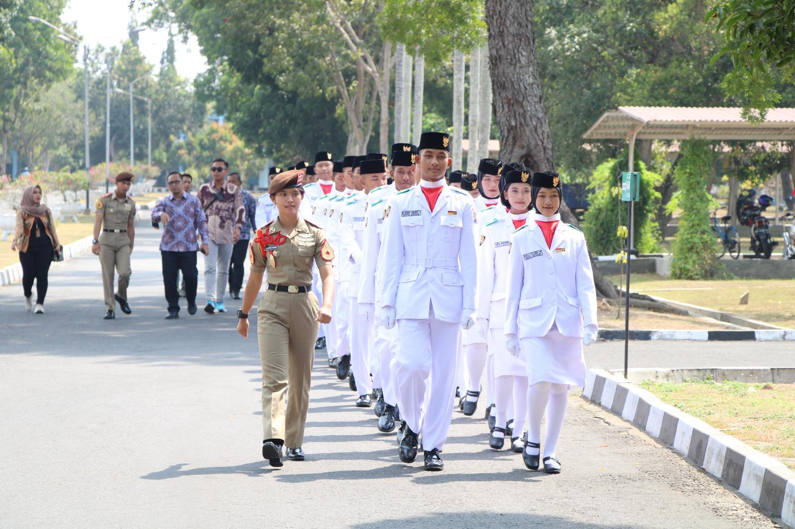 TANAMKAN WAWASAN KEBANGSAAN, PASKIBRAKA BOGOR KUNJUNGI AAU