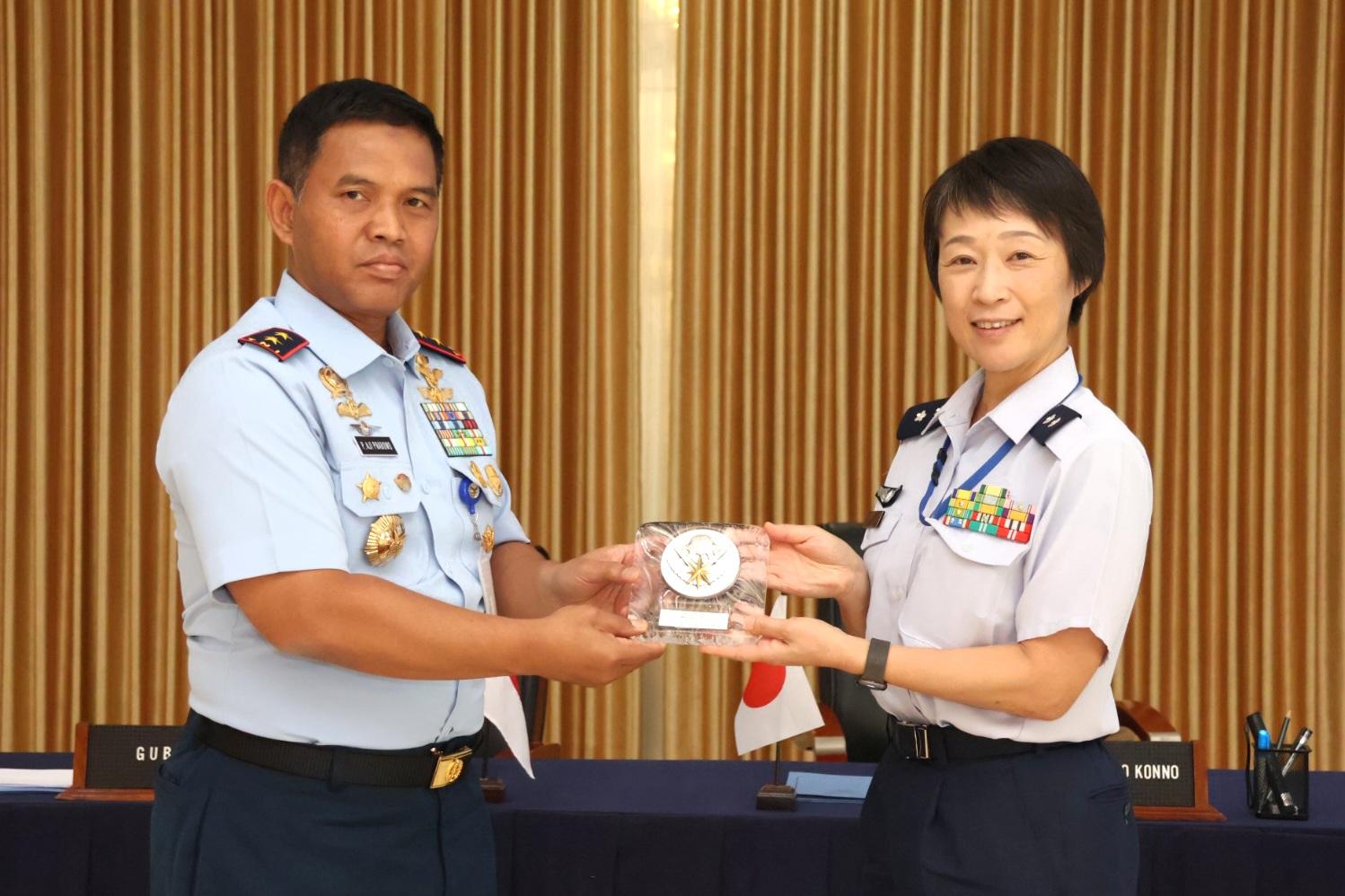 GUBERNUR AAU TERIMA KUNJUNGAN DELEGASI JASDF