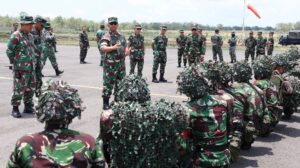 GUBERNUR AAU TINJAU LATIHAN BHUWANA PAKSA TARUNA TINGKAT III AAU