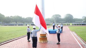 UPACARA BENDERA MINGGUAN DI AAU, TINGKATKAN SEMANGAT NASIONALISME