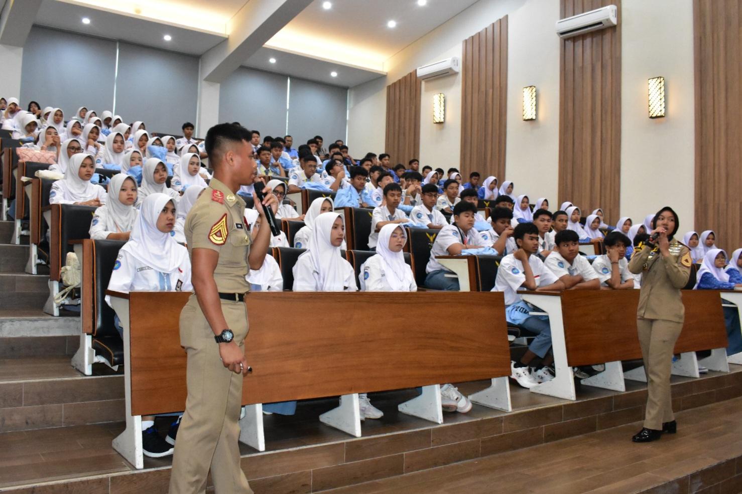 405 PELAJAR SMA KUNJUNGI AAU, PERLUAS WAWASAN KEDIRGANTARAAN