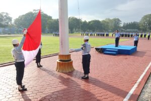 UPACARA BENDERA MINGGUAN DI AAU: MENINGKATKAN SEMANGAT PATRIOTISME DAN NASIONALISME