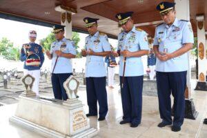 Jelang Peringatan HUT ke-79 TNI AU, Gubernur AAU Pimpin Ziarah di Makam Panglima Besar Jenderal Soedirman