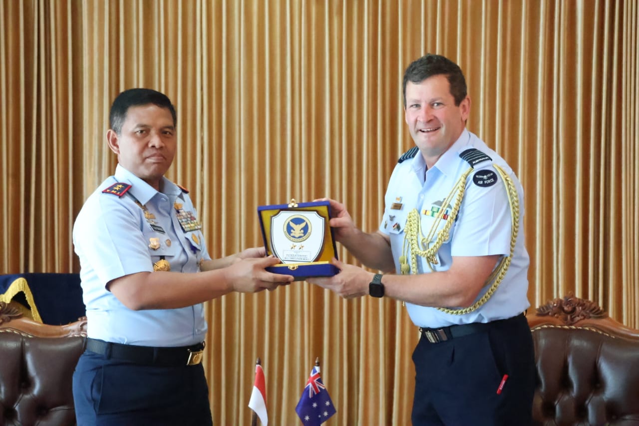 Gubernur AAU Terima Kunjungan Kehormatan Atase Udara Australia dalam Rangka “Air Power Studies Tour”