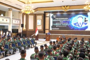 Gubernur AAU Berikan Pembekalan Kepada Sersan Mayor Taruna: Teguhkan Jiwa Tanggon, Tanggap, Trengginas